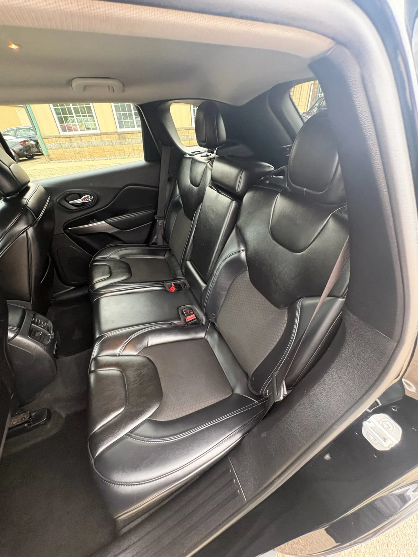 Used 2019 Jeep Cherokee Latitude Plus AWD/4WD image 42