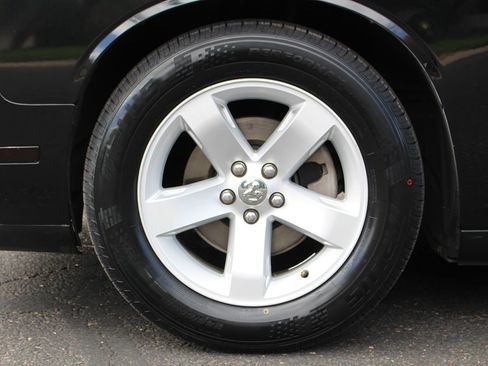 Used 2010 Dodge Challenger SE image 26