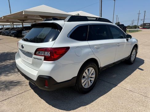 Used 2019 Subaru Outback 2.5i Premium image 7