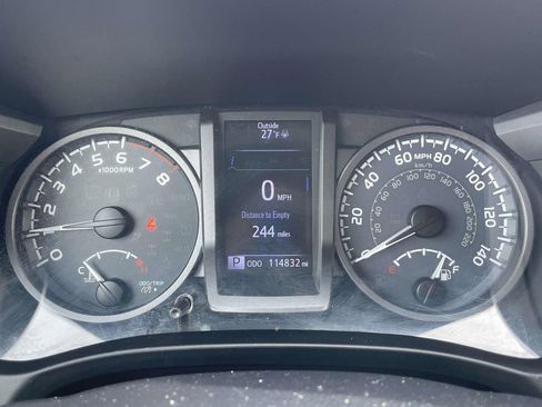 Used 2018 Toyota Tacoma TRD Sport image 23