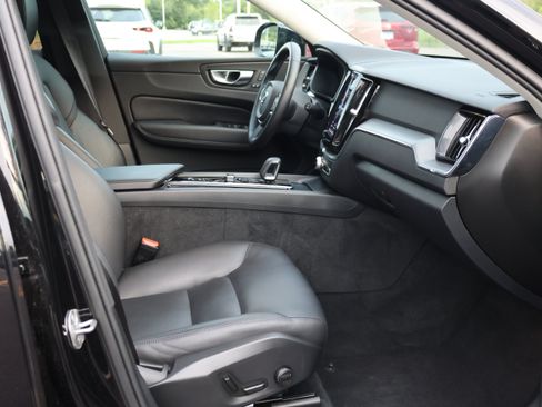 Used 2025 Volvo XC60 B5 Core AWD/4WD image 36