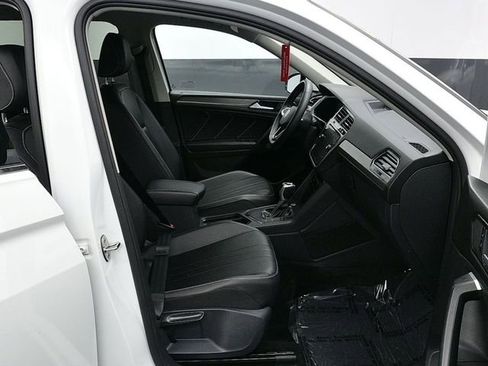 Used 2022 Volkswagen Tiguan SE image 10