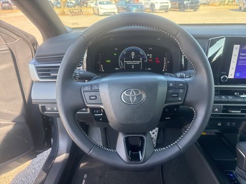 Used 2025 Toyota Camry SE image 26