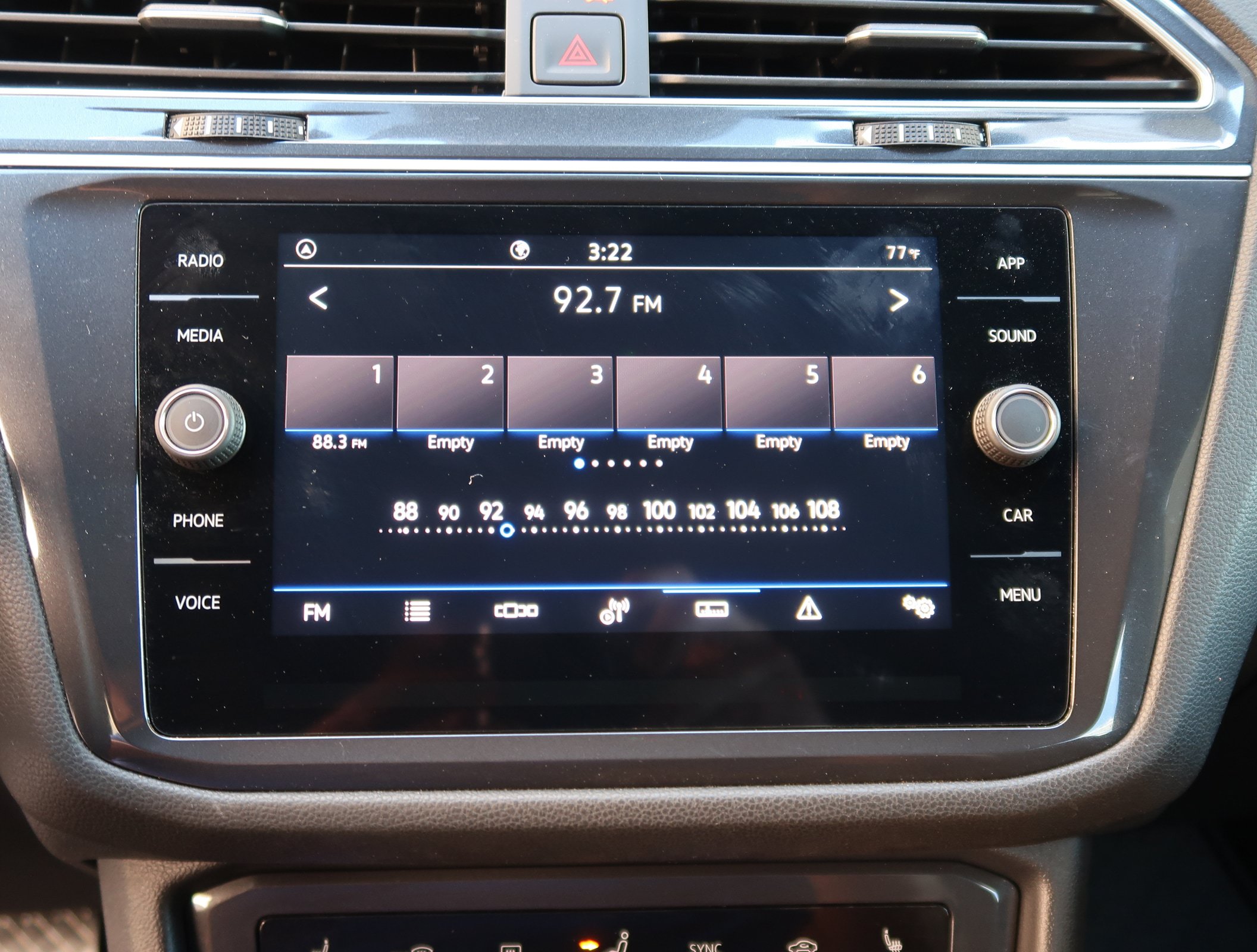 Used 2024 Volkswagen Tiguan SE FWD image 24