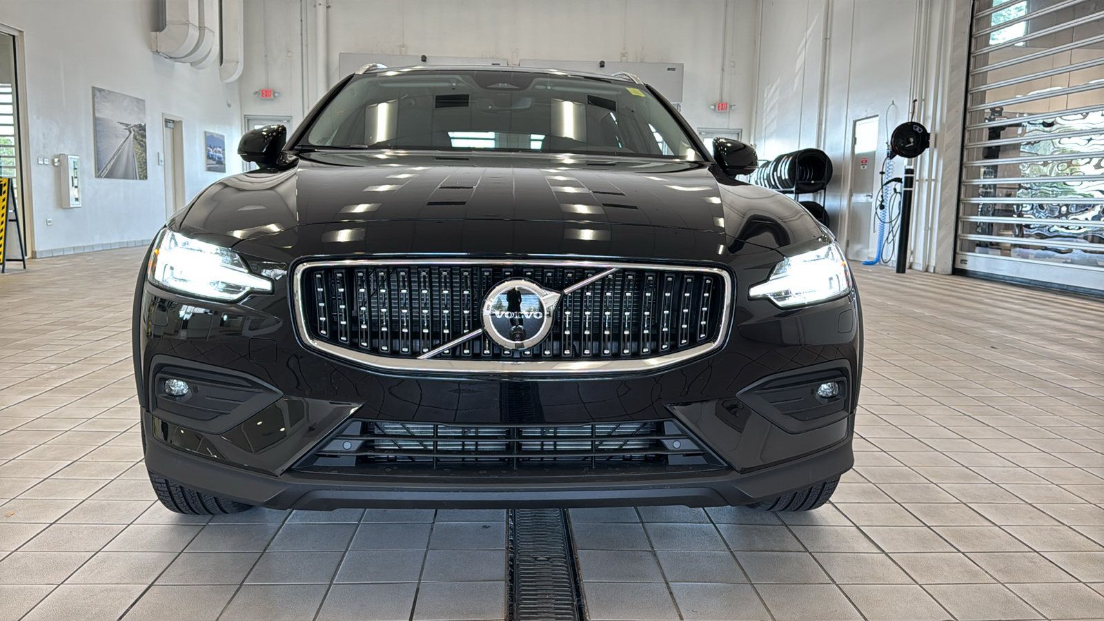 New 2026 Volvo V60 B5 Cross Country Plus w/ Protection Package Premier AWD/4WD image 10