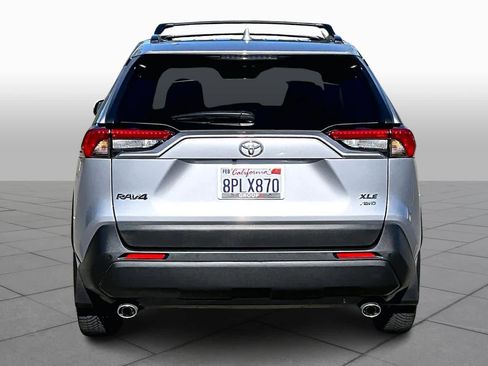 Used 2020 Toyota RAV4 XLE Premium image 4