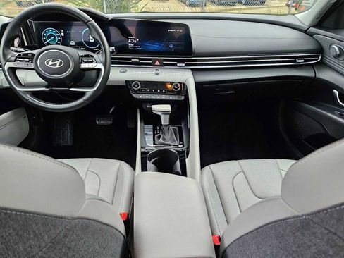 Used 2024 Hyundai Elantra Limited image 15