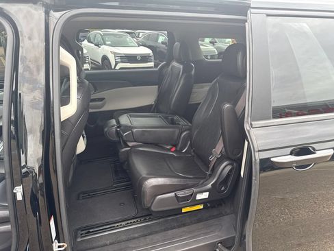 Used 2022 Kia Carnival LX FWD image 10