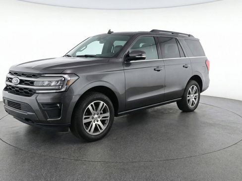 Used 2024 Ford Expedition Limited image 3