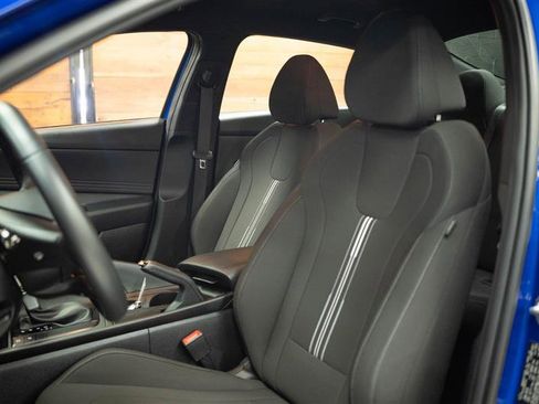 Used 2025 Hyundai Elantra Sport FWD image 9
