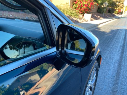 Used 2023 Chrysler Pacifica Pinnacle image 12