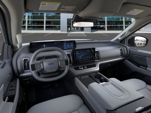 New 2026 Ford Expedition Active image 9