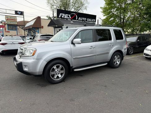 Used 2011 Honda Pilot Touring image 1
