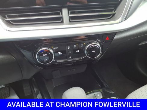 Used 2025 Chevrolet Trax LT image 23