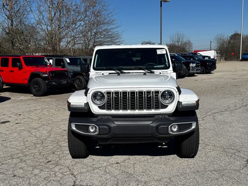 Used 2025 Jeep Wrangler Sahara image 2