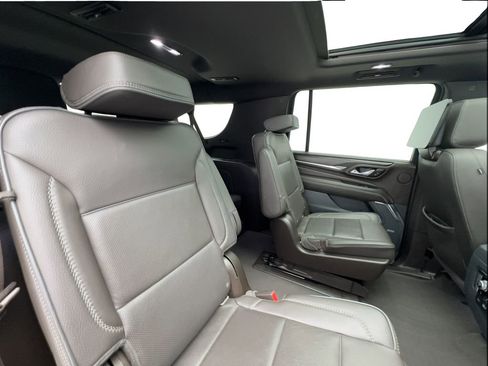 Used 2021 GMC Yukon XL Denali w/ Denali Premium Package AWD/4WD image 28
