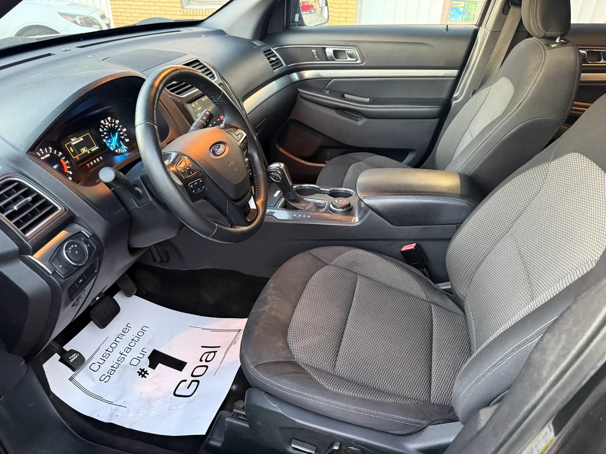 Used 2018 Ford Explorer XLT AWD/4WD image 12