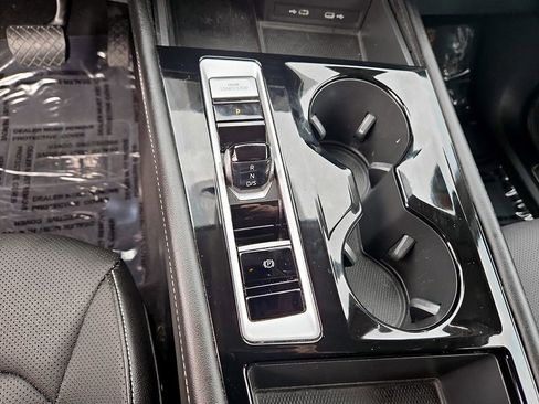 Used 2024 Volkswagen Atlas SE image 25