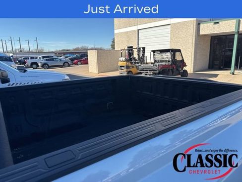 Used 2024 Chevrolet Colorado ZR2 w/ ZR2 Convenience Package III image 11