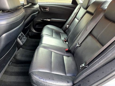 Used 2018 Toyota Avalon Limited image 13
