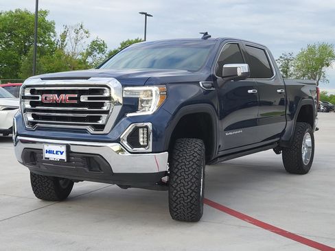 Used 2022 GMC Sierra 1500 SLT image 2