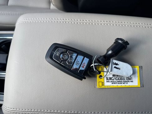 Used 2025 Lincoln Corsair FWD w/ Equipment Group 101A image 29