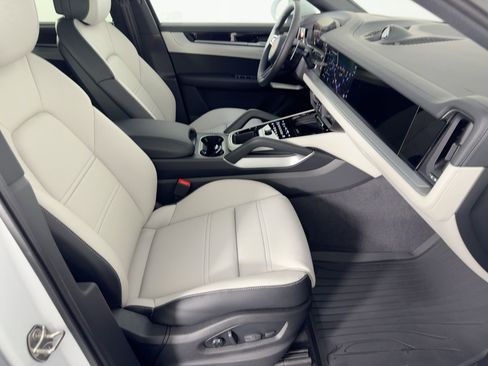 Used 2026 Porsche Cayenne S image 30