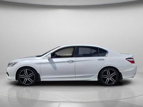 Used 2017 Honda Accord Touring image 3