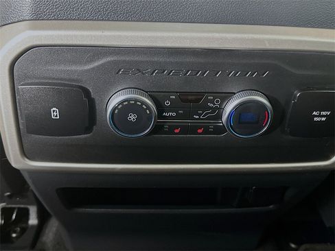 Used 2024 Ford Expedition Limited image 27