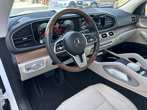 Used 2022 Mercedes-Benz GLS 450 4MATIC image 24