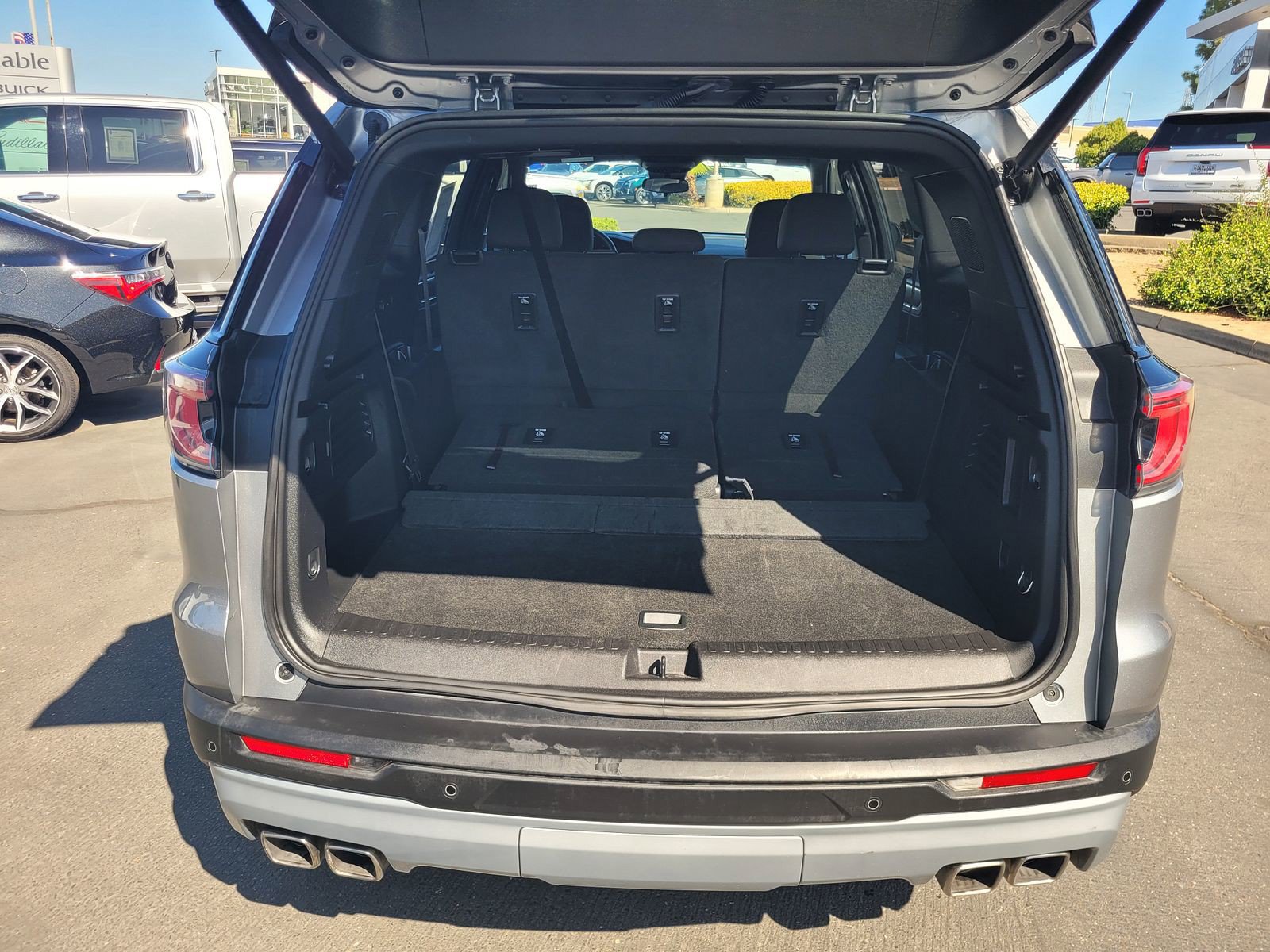 Used 2025 GMC Acadia Elevation FWD image 7