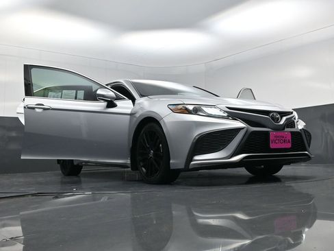 Used 2021 Toyota Camry XSE image 31