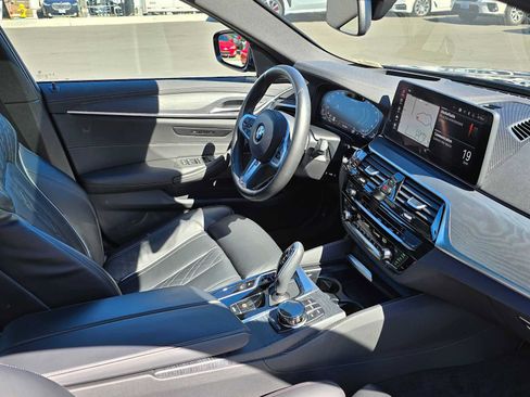 Used 2023 BMW M550i xDrive w/ Dynamic Handling Package AWD/4WD image 10