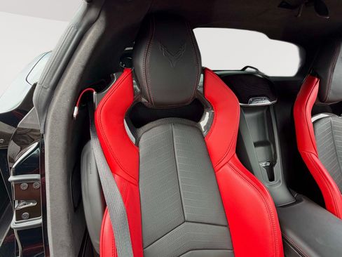 Used 2025 Chevrolet Corvette Z06 RWD image 25