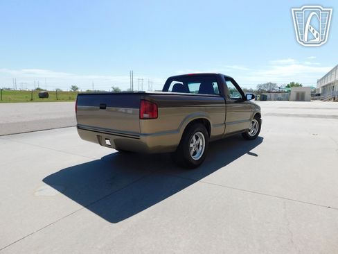 Used 2000 Chevrolet S10 Pickup LS w/ Preferred Equipment Group image 17