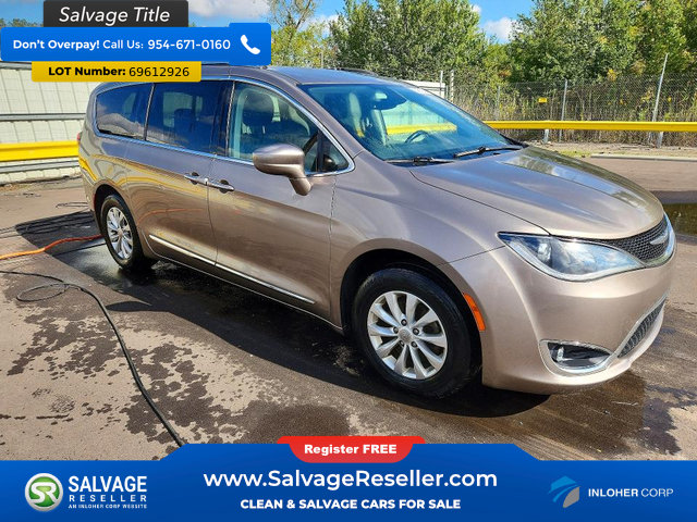 Used 2018 Chrysler Pacifica Touring-L Plus FWD image 5
