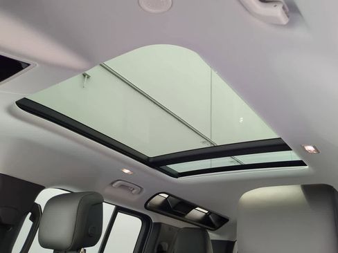 Used 2025 Land Rover Defender 110 S image 20