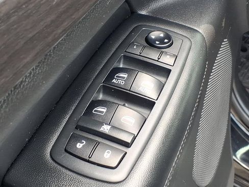 Used 2018 Jeep Grand Cherokee Altitude AWD/4WD image 13