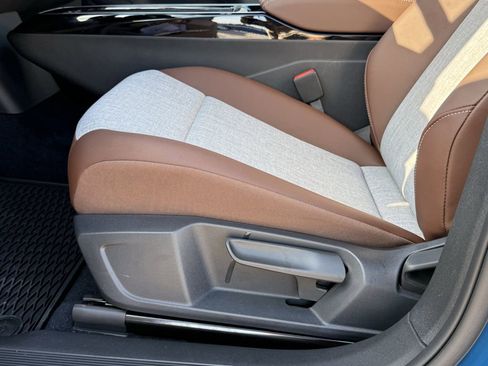New 2025 Volkswagen ID.4 Pro image 13
