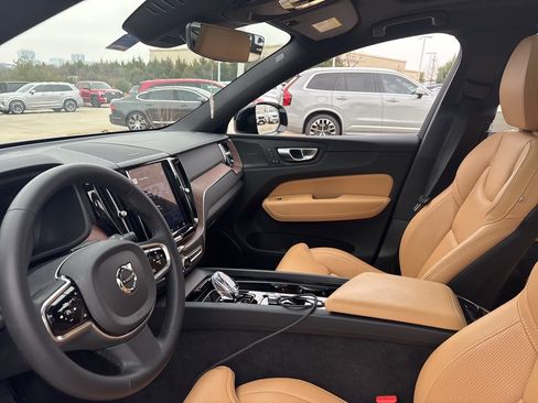 Used 2024 Volvo XC60 B5 Ultimate w/ Protection Package Premier image 18