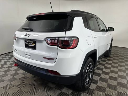 Used 2025 Jeep Compass Trailhawk AWD/4WD image 5