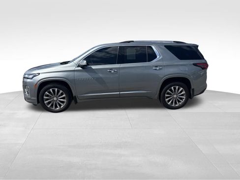 Used 2023 Chevrolet Traverse Premier AWD/4WD image 3