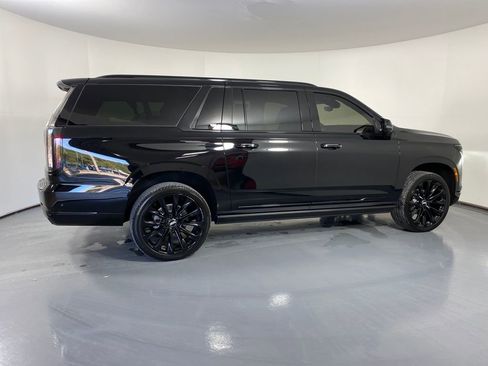 Used 2025 Cadillac Escalade ESV Sport Platinum w/ LPO, ONYX Package image 6