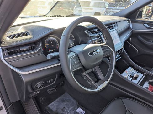 New 2025 Jeep Grand Cherokee L Limited w/ Black Appearance Package image 5
