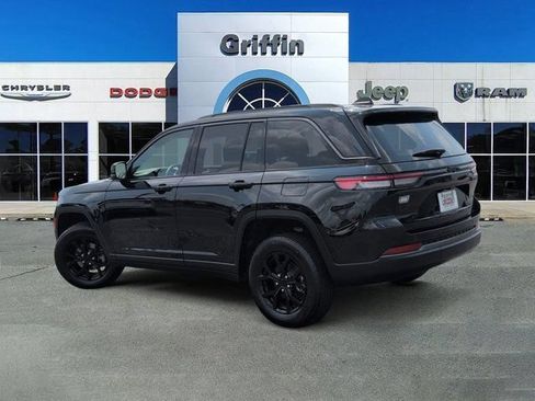 Used 2026 Jeep Grand Cherokee Altitude RWD image 9