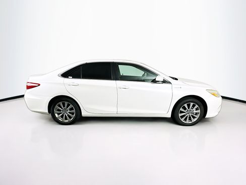 Used 2017 Toyota Camry XLE w/ Moonroof Package FWD image 10