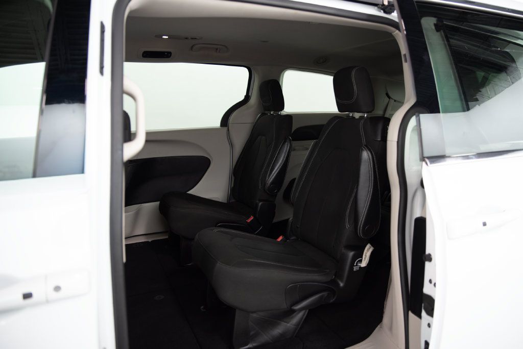 Used 2023 Chrysler Voyager LX FWD image 8