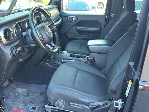 Used 2018 Jeep Wrangler Sport AWD/4WD image 12
