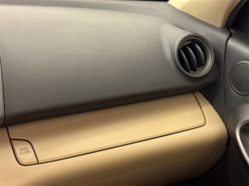 Used 2012 Toyota RAV4 Limited image 18