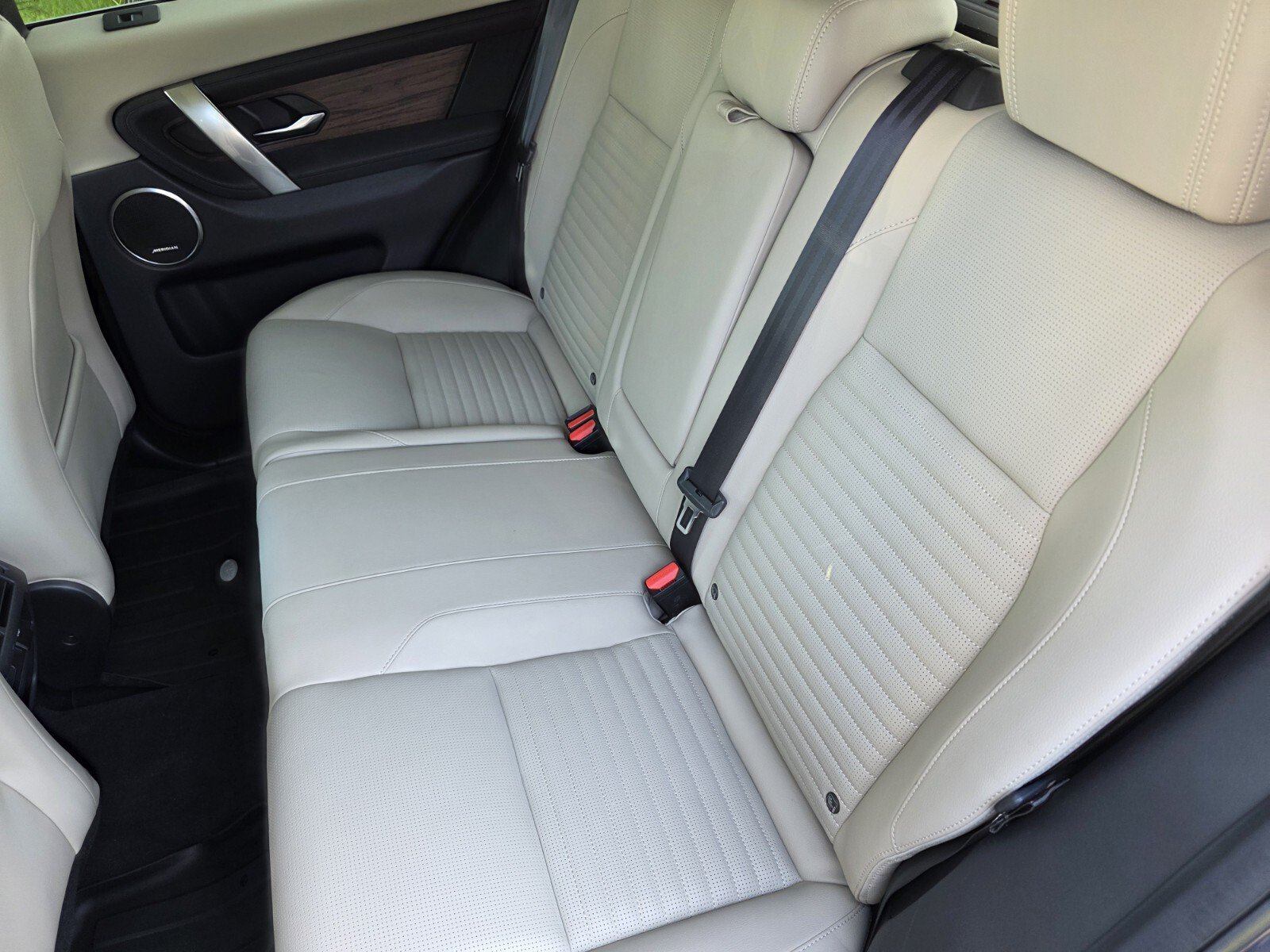 Certified 2024 Land Rover Discovery Sport S AWD/4WD image 16